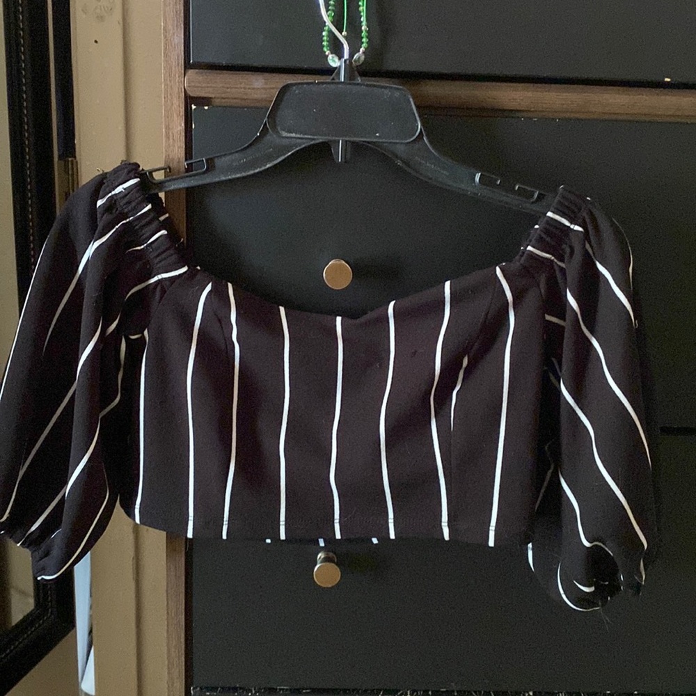 charlotte russe M crop top